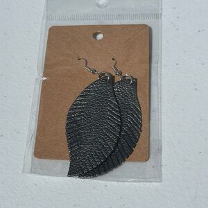 Day Leather Feather Silver Earrings